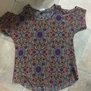 Free kisses printed off the shoulder top size larg